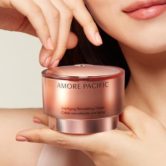 AMOREPACIFIC LINE AGING CORRECT SET ( $450 value ) - Picture 4 of 6
